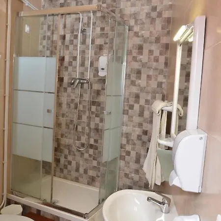 Local Manuel Da Parreira בית הארחה 2*